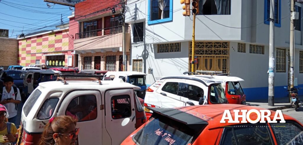 Huánuco: Semáforo malogrado vuelve a generar estragos en jirón Dos de Mayo y Junín