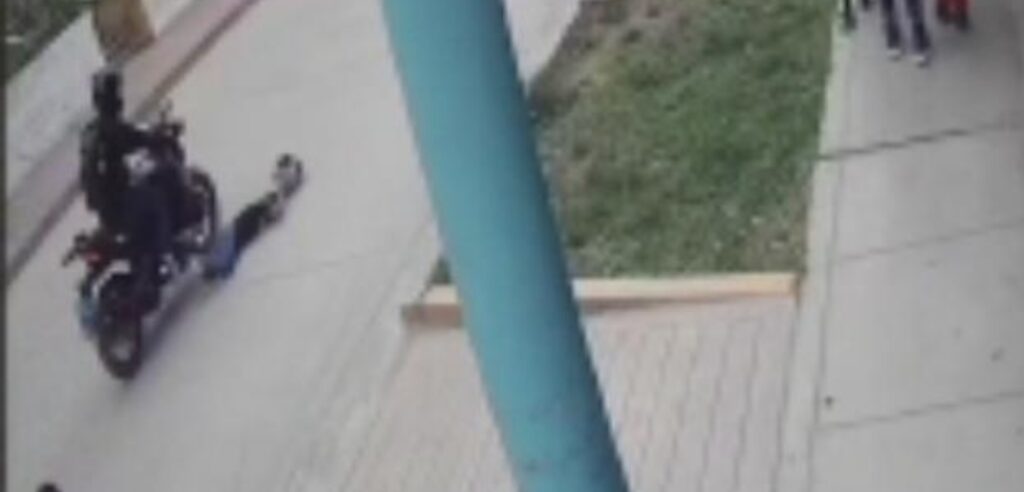 Motociclista que arrolló a menor y fugó habría estado conduciendo a excesiva velocidad