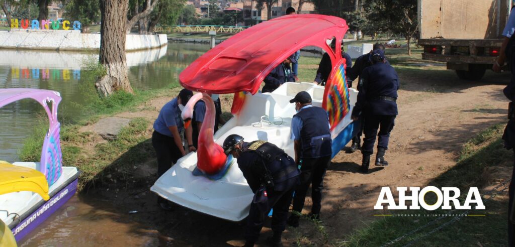 Laguna Villa del Río: Empresaria denuncia que la comuna no otorga licencia para sus botes