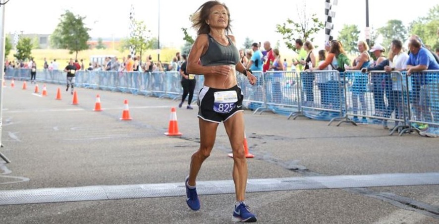 Septuagenaria bate récord mundial de media maratón 70 años