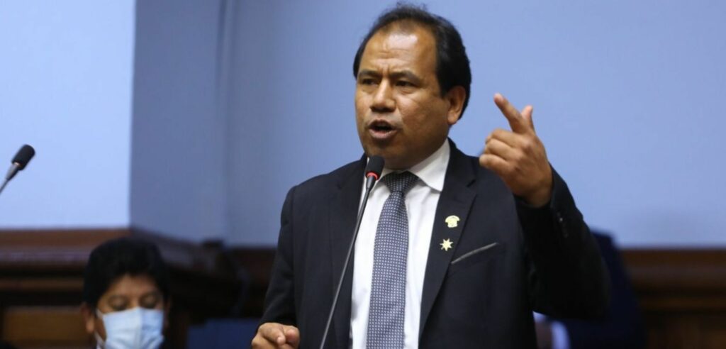 Viaje a Alemania de esposa de Edgar Tello habría sido pagado por trabajadores