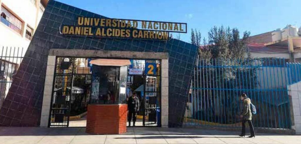 Docente sentenciado a tres años de cárcel suspendida dicta clases en la Undac