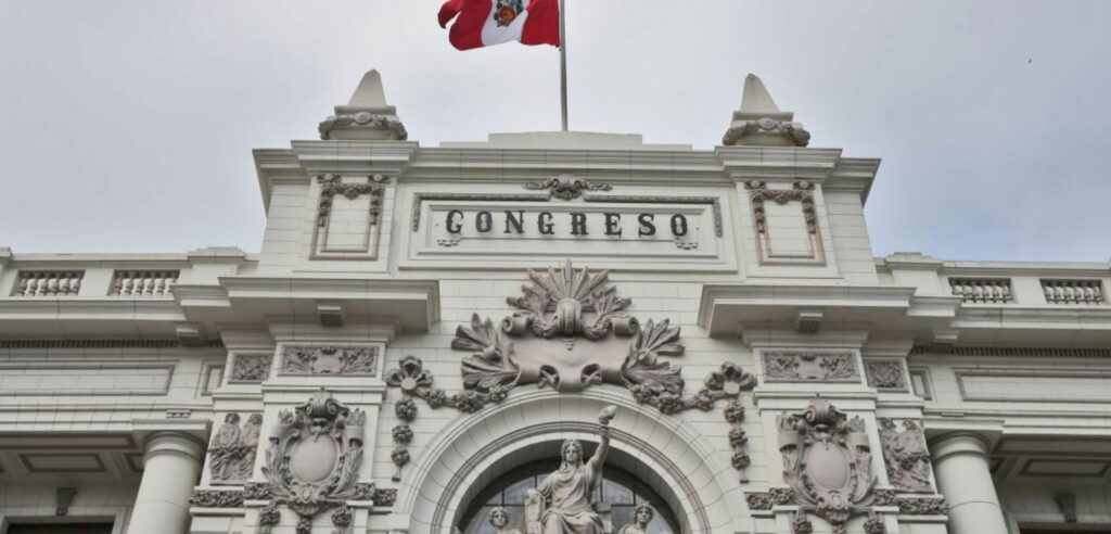 Gobierno promulgó ley que permite al Congreso escoger a su propio procurador