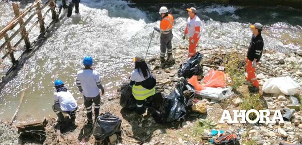 Comuneros, estudiantes y Nexa limpiaron 12 kilómetros de la ribera del río Huallaga