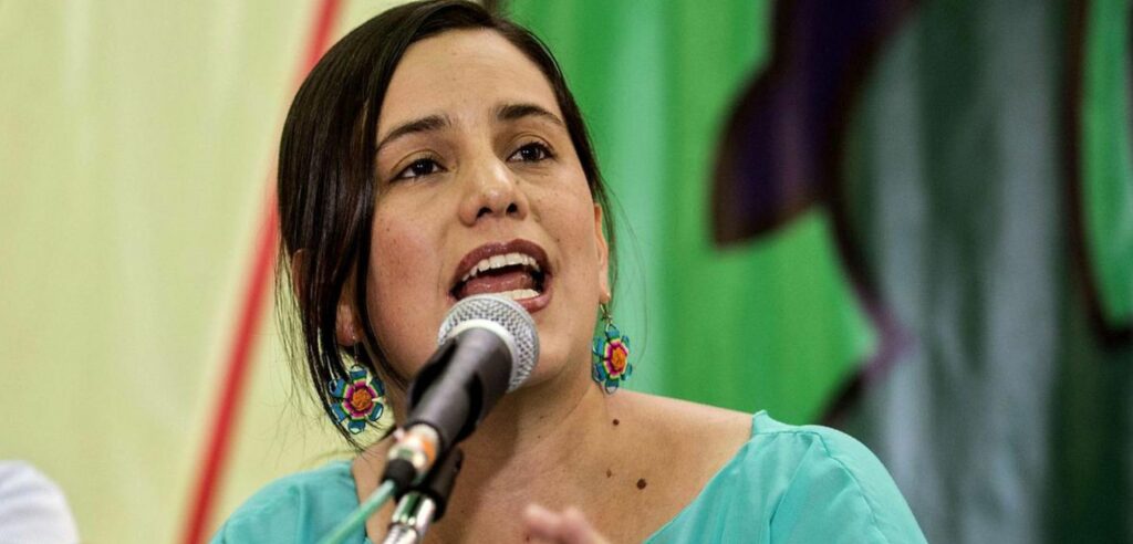 Verónika Mendoza: “Dina Boluarte es un títere, tenemos una coalición mafiosa”