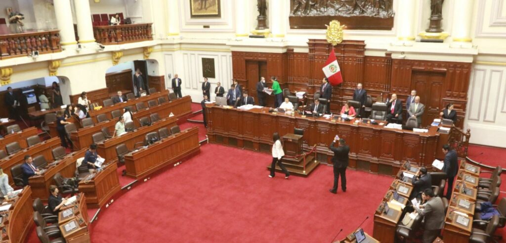 Congreso aprueba ley para que Dina Boluarte pueda despachar de forma remota desde el extranjero