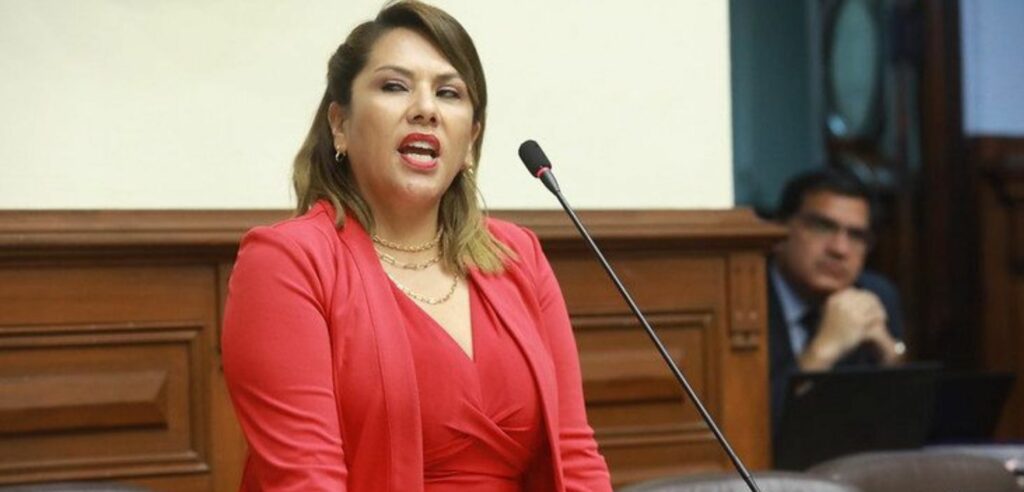 Ética evaluará denunciar de oficio a Digna Calle por legislar desde EE.UU.