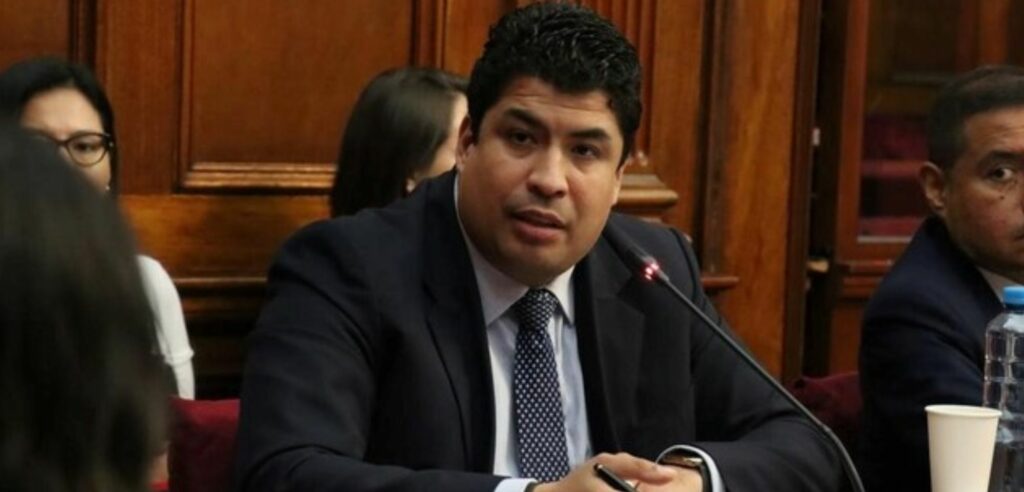 Ministro de Trabajo se sincera y anuncia que aumento de Remuneración Mínima Vital no está en agenda