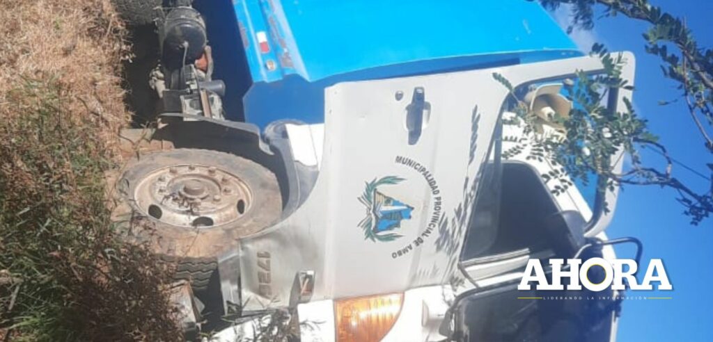 Trabajadores de la Municipalidad Provincial de Ambo escapan milagrosamente de accidente vehicular