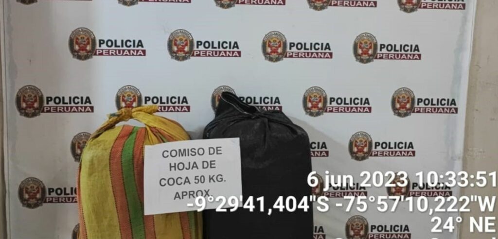 Un adulto mayor de 70 años de edad fue capturado tras descubrirse que transportaba dos sacos negro y amarillo