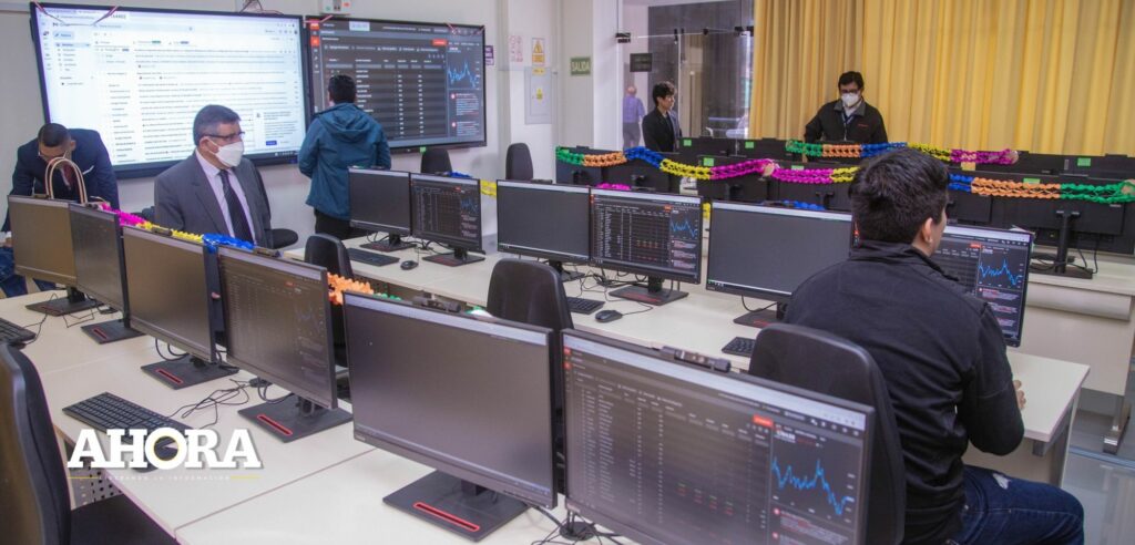 Facultad de Economía de la Unheval presenta feria Tecnológica, Económica y cultural