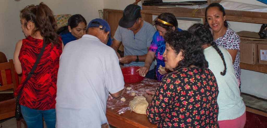 Realizan taller de elaboración de panes en Pillco Marca