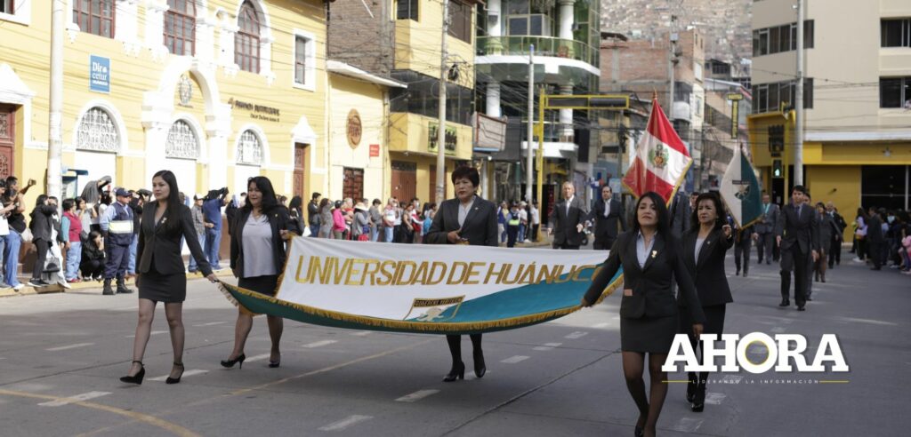 Docentes, alumnos y exalumnos marcharon por 34° Aniversario de la UDH