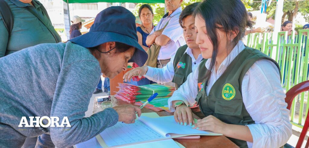 Reciben 951 títulos de propiedad para agricultores de Pachitea y Huamalíes