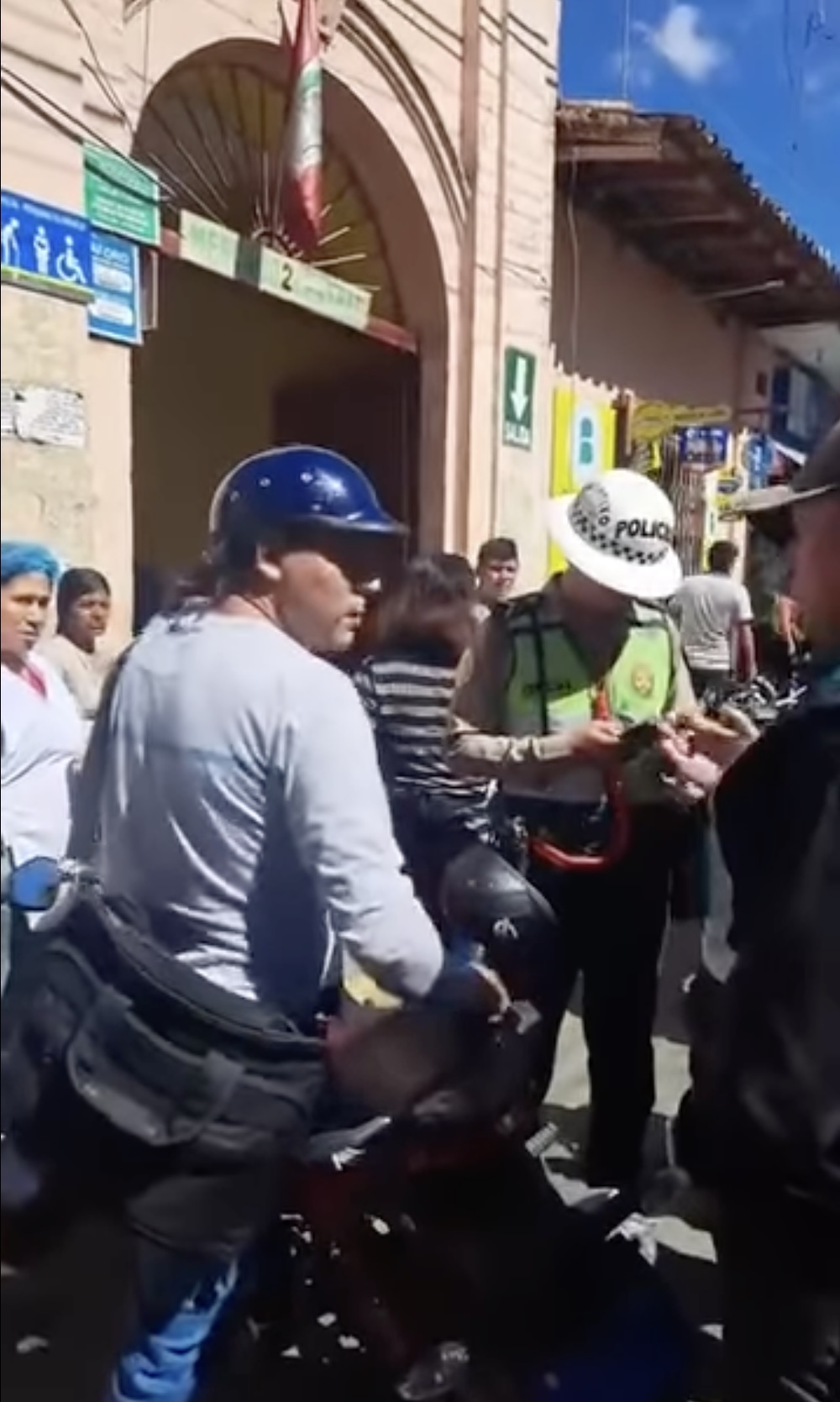 Comerciantes Del Mercado Viejo Denuncian Abusos En Operativo De Transito