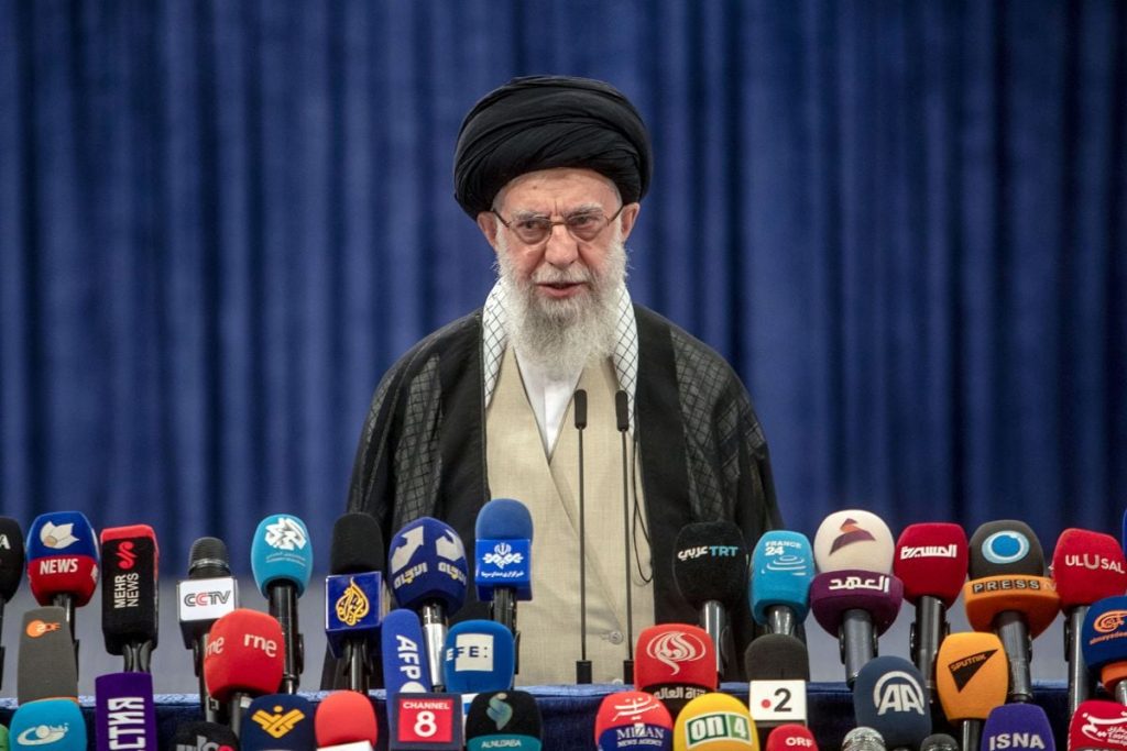 Ayatola Jamenei Proclama Victoria De Iran En Guerra Contra Israel Ee Uu Se Llevo Dura Bofetada
