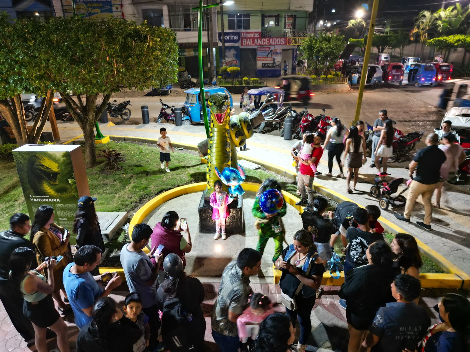 Esculturas Mitologicas Revalorizan La Alameda Peru Y Cautivan A Visitantes En Tingo Maria
