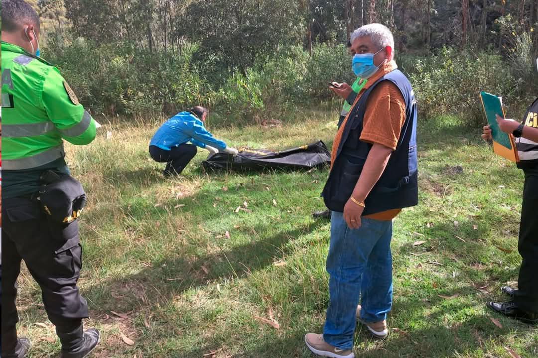 Misterio En Huanuco Enterran Cadaver Hallado En El Rio Huallaga Sin Identificar