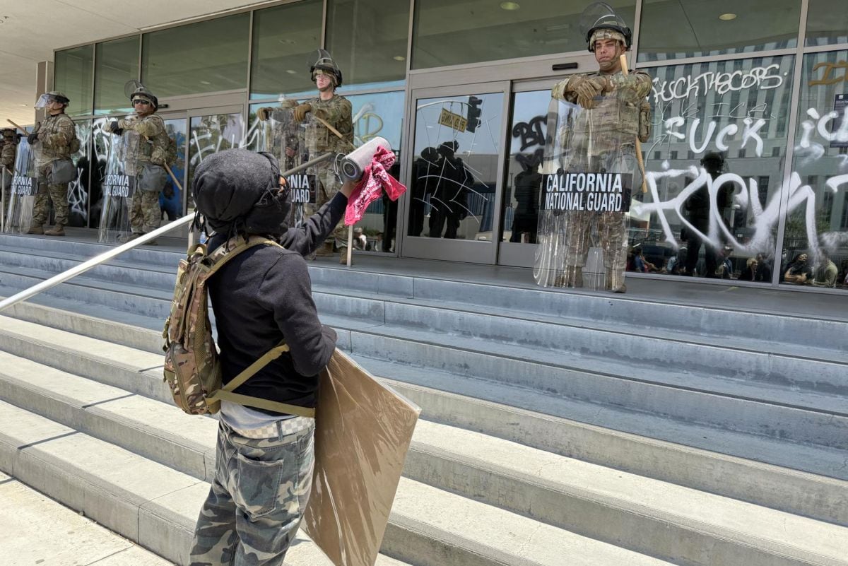 Multitudinarias Protestas En Ee Uu Contra Trump Sin Reyes Sin Coronas