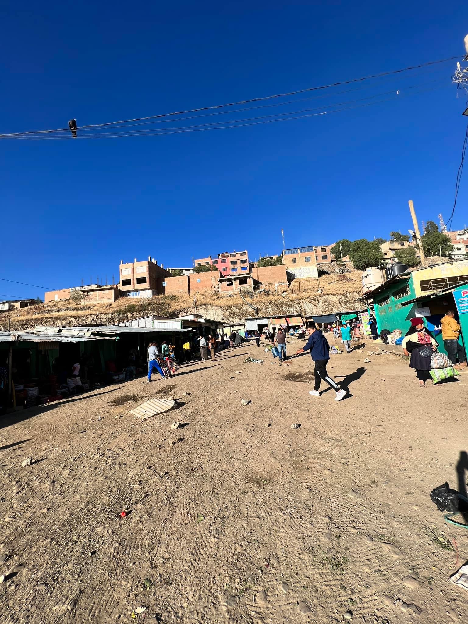 Puelles Comerciantes Protestan Por Alza De Tarifas En Un Mercado Lleno De Basura Y Sin Banos
