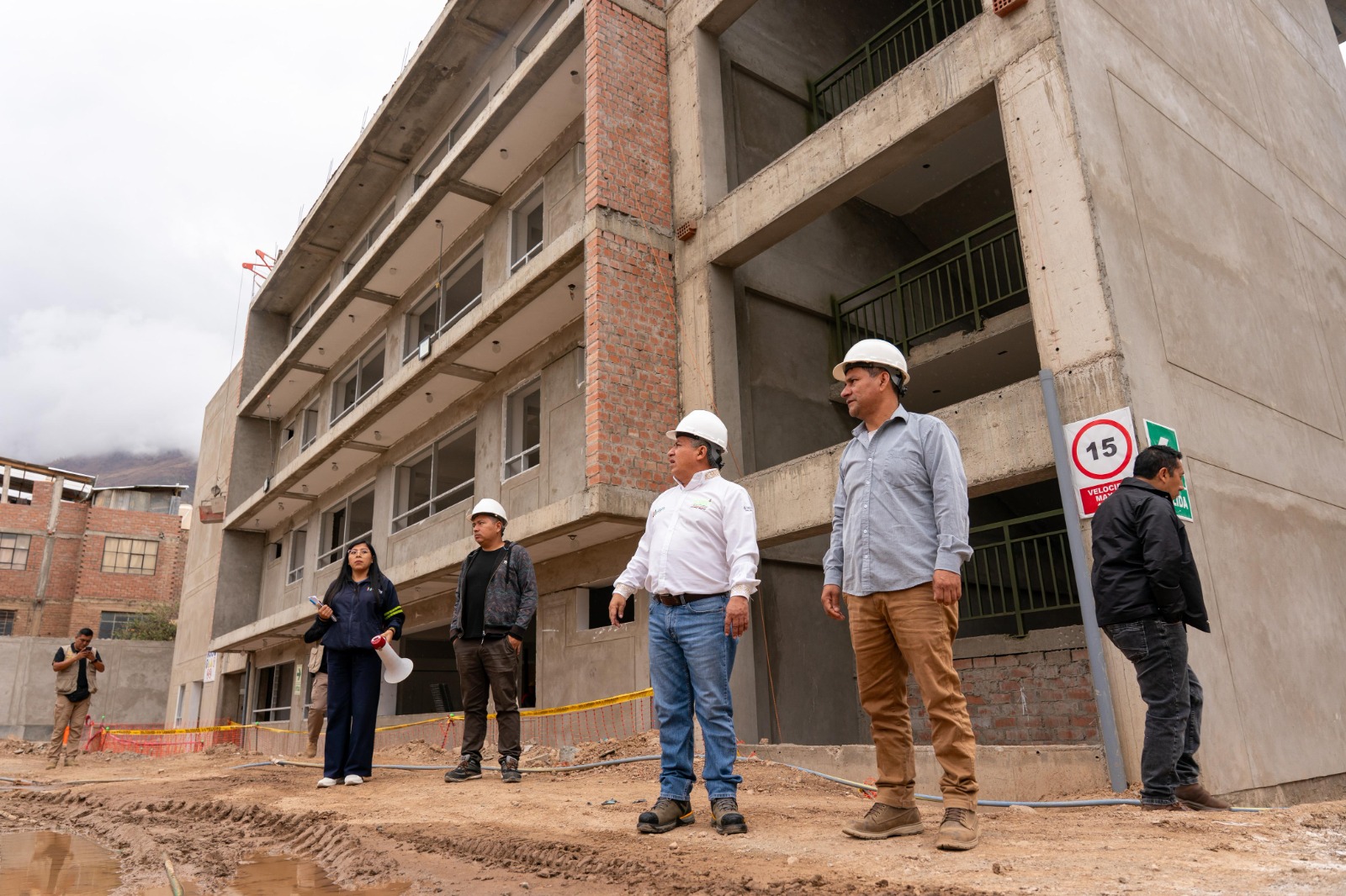 Gobernador Pulgar Supervisa Avance De Infraestructura En Colegio Illathupa En Huanuco