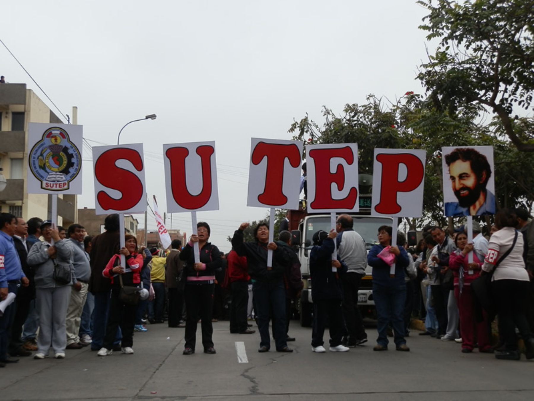 Maestros Del Sutep Convocan Huelga Indefinida Desde El 16 De Octubre