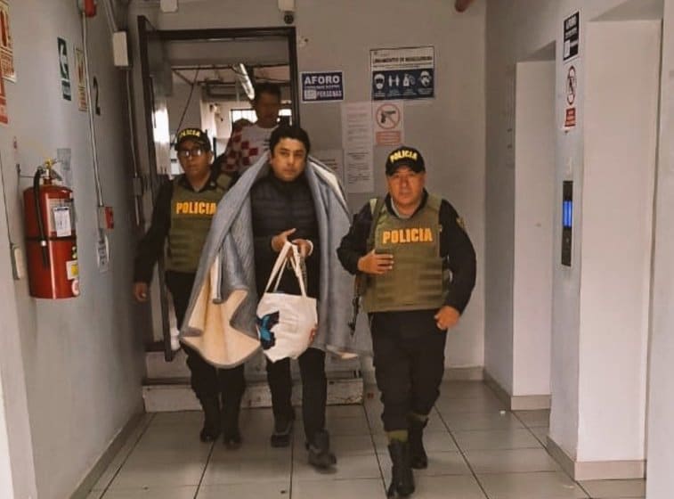 reabre viejas heridas del conflicto armado y genera una fractura en la narrativa política nacional